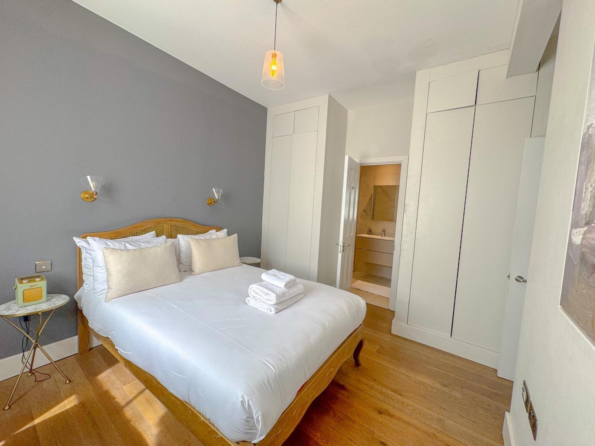 Apartment Whitfield Street London