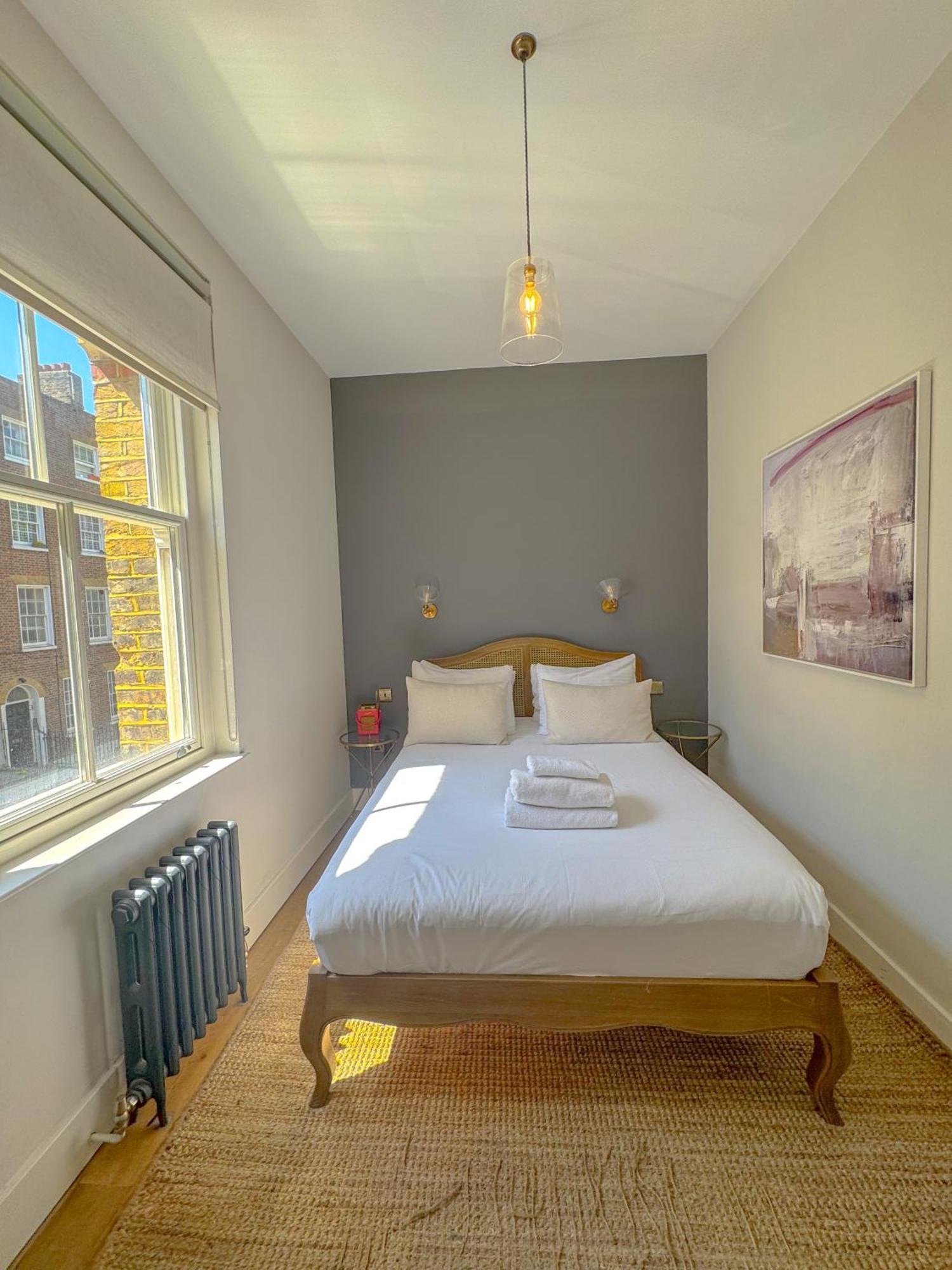 Whitfield Street Apartment